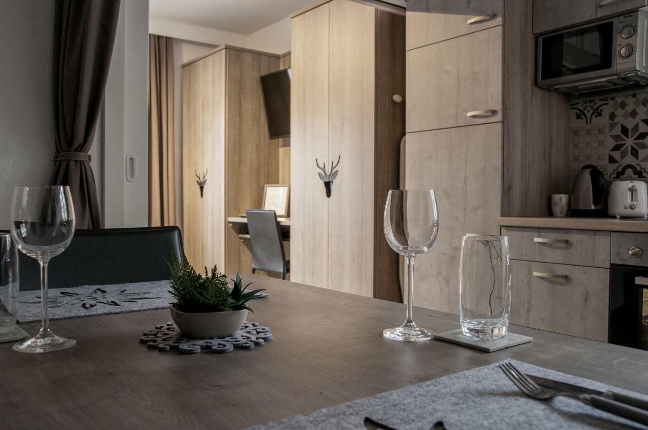 Edelweiss Apartment *